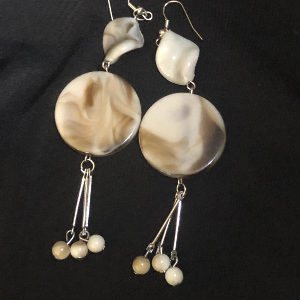 Faux Marble Dangle, light weight 🤩 Neutral!